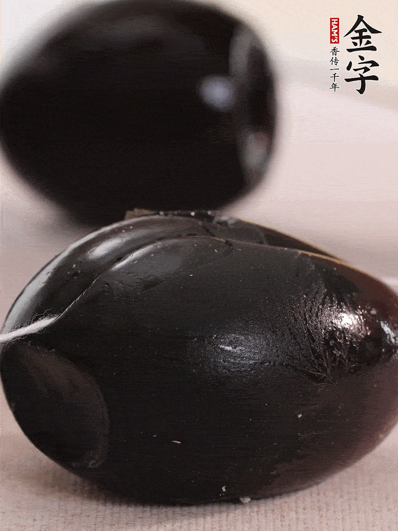 娃娃菜金針菇去跟洗凈，皮蛋改刀。