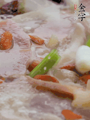 最后下枸杞、蒜白。