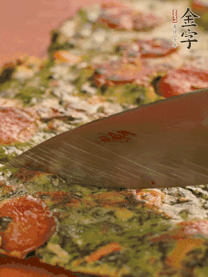 小火煎3分鐘后翻面，蓋蓋兒燜2分鐘。