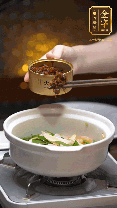 蝦仁、XO醬，猛火翻炒均勻