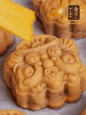 冷卻5分鐘刷上蛋液，160℃再烤10分鐘，回油1晚更香