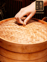 麻辣香腸蒸10分鐘，切成片，蒜苗切斜段，姜蒜干辣椒小米椒切碎