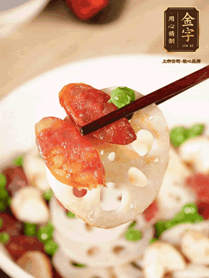 加入菱角、藕片繼續(xù)翻炒