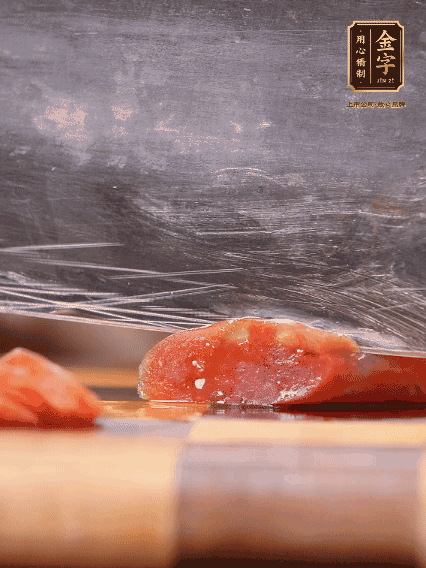 臘腸蒸熟，切片備用